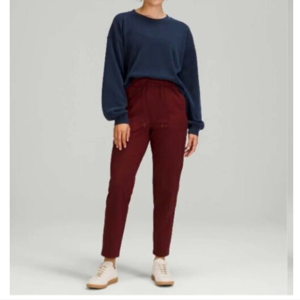 Lululemon Stretch High Rise Jogger pants in  Red Merlot Luxtreme
